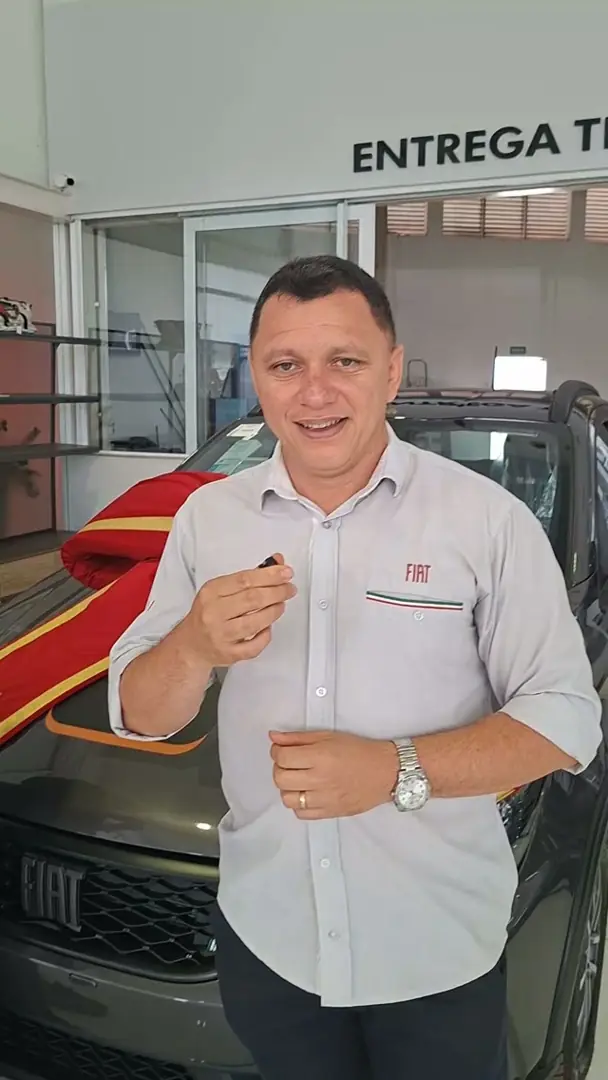 Raimundo Rocha durante uma entrega de veículo